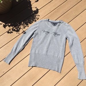 🌵 TOMMY HILFIGER SPELL OUT SWEATER 🌵
